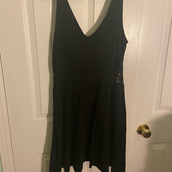 Little black dress - v-neck front with a lace back - Picture 2 of 2